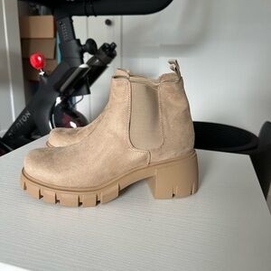 Women’s size 8 tan platform booties